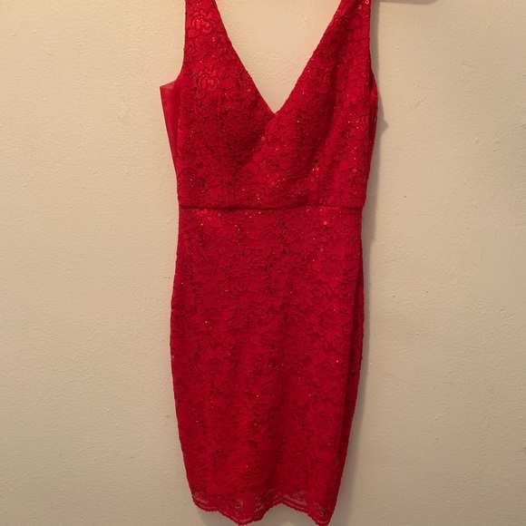 Elegant Red Dress - Picture 1 of 8